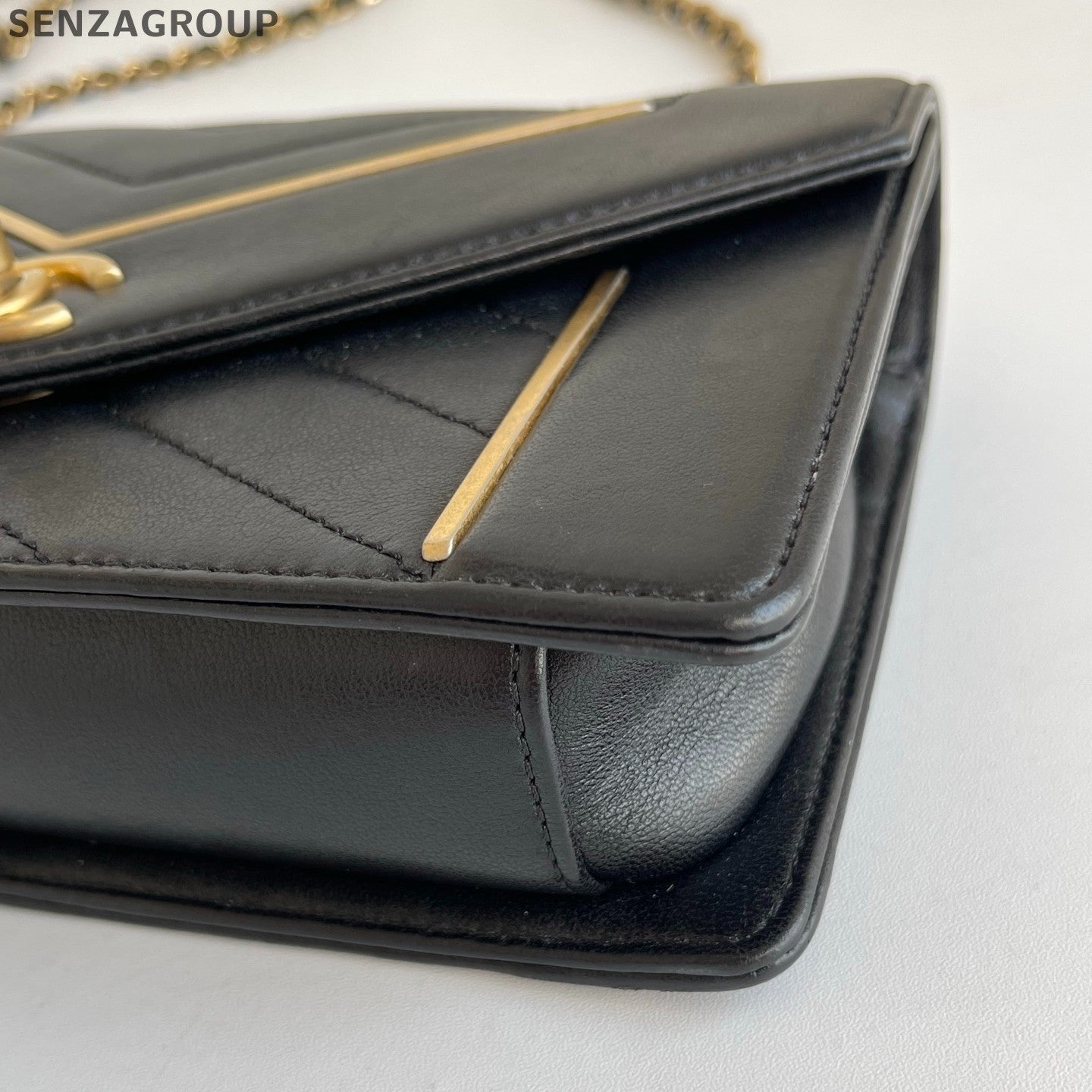 Chanel Calfskin Chain Shoulder Bag Crossbody Black Gold Chevron Women Classic