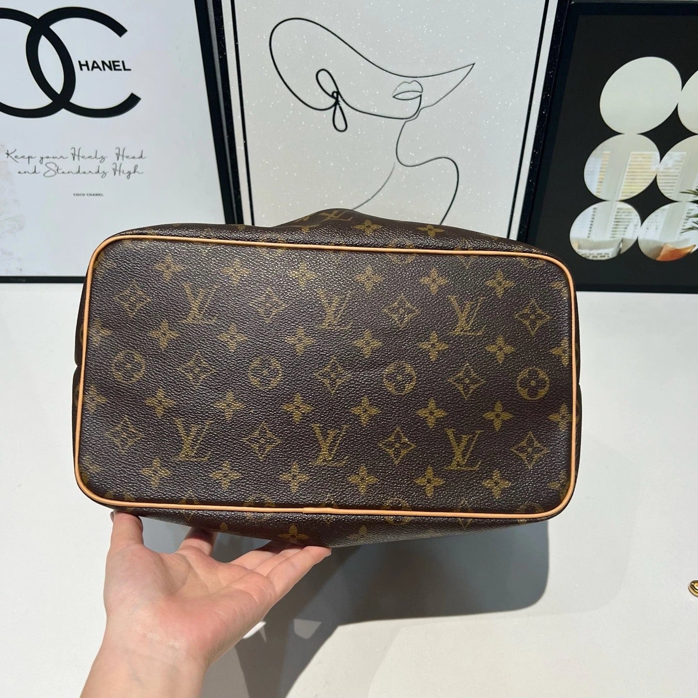 Louis Vuitton Canvas Monogram Crossbody Shoulder Bag For Women