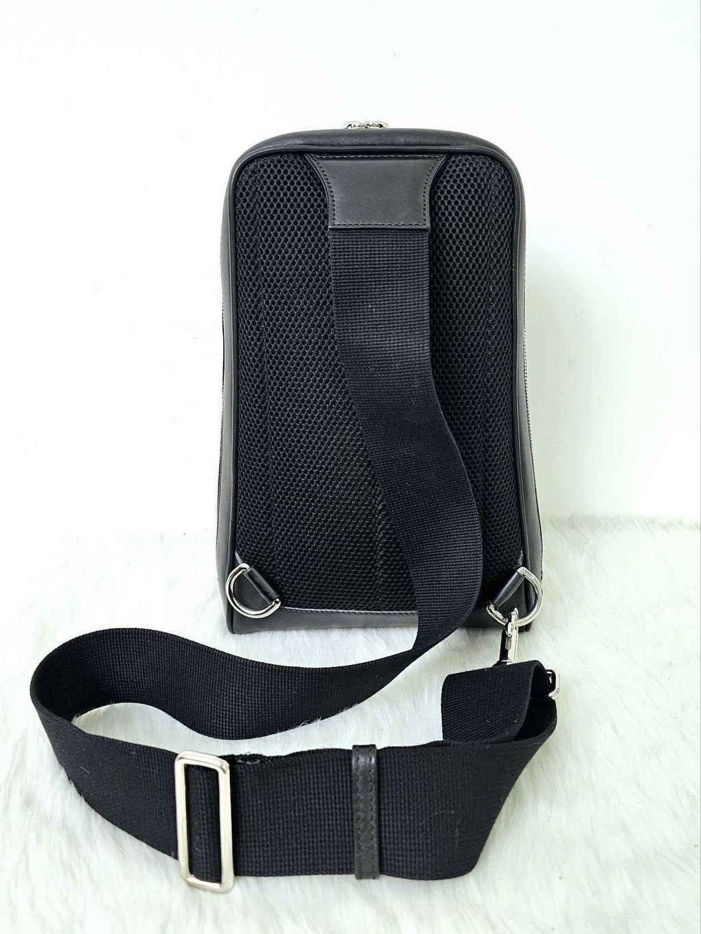 GUCCI Black Embossed Leather Crossbody Chest Bag For Women