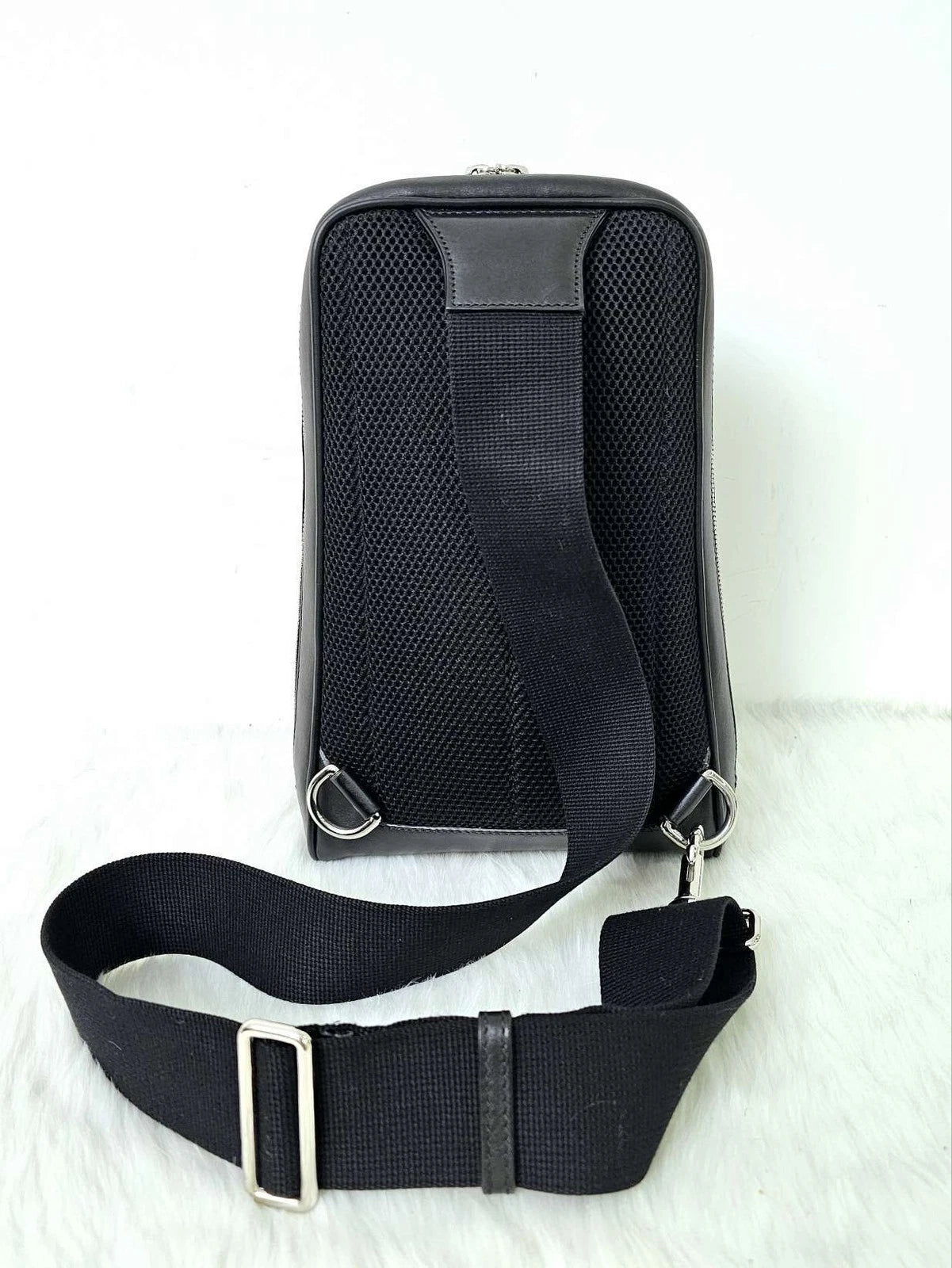 GUCCI Black Embossed Leather Crossbody Chest Bag For Women