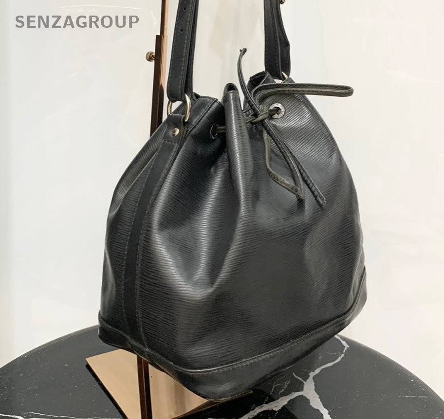 Louis Vuitton Vintage Bucket Drawstring Epi Leather Shoulder bag Black Women
