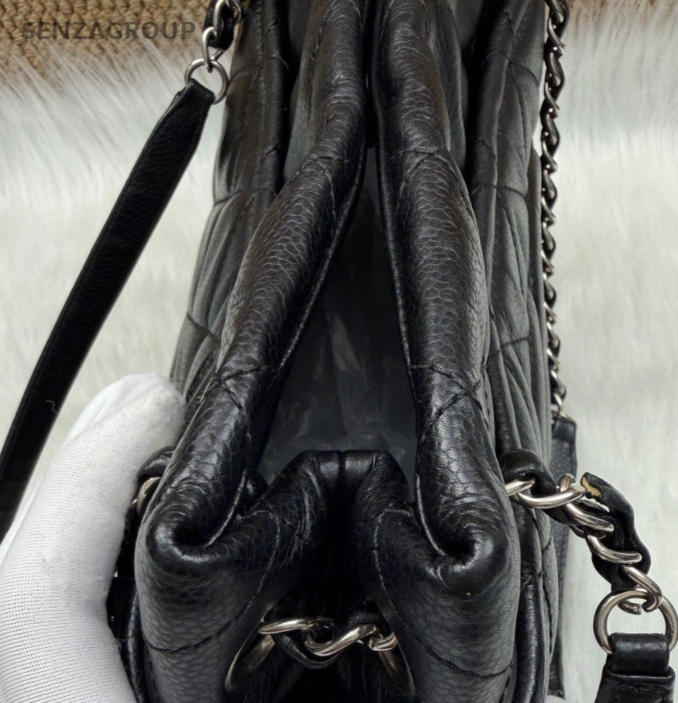 Chanel Diamond CC Logo Chain Shoulder Bag Black Silver Women Classic