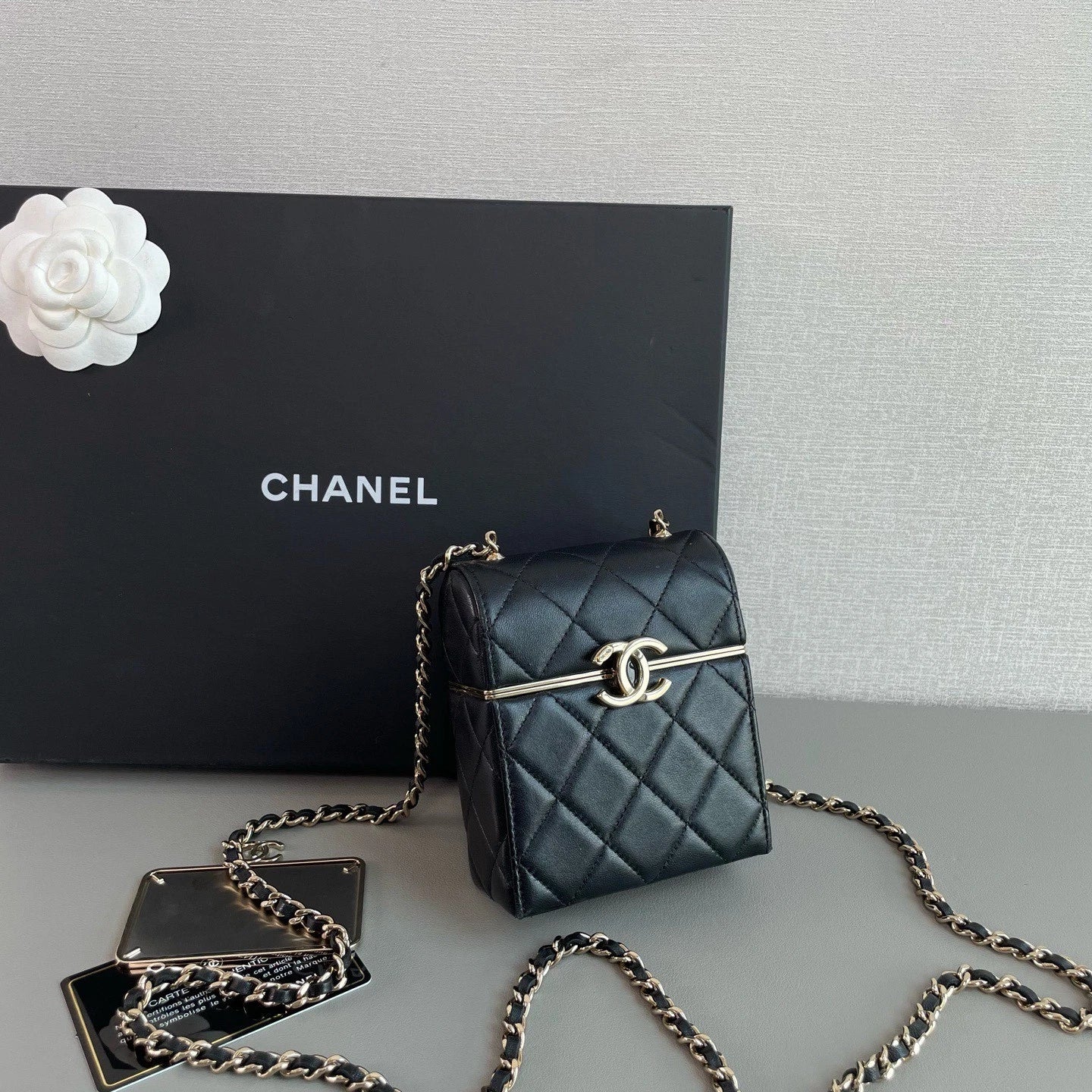 Chanel Diamond Chain Shoulder Crossbody Bag Black Gold Hardware Women