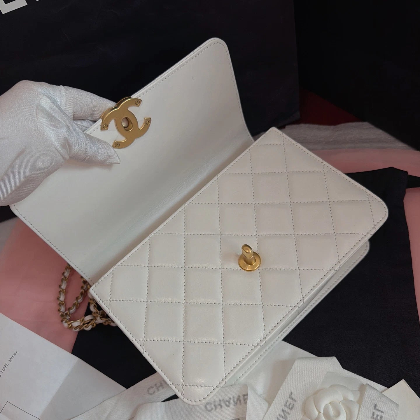 Chanel Diamond Calfskin Chain Shoulder Crossbody White Gold Women Classic