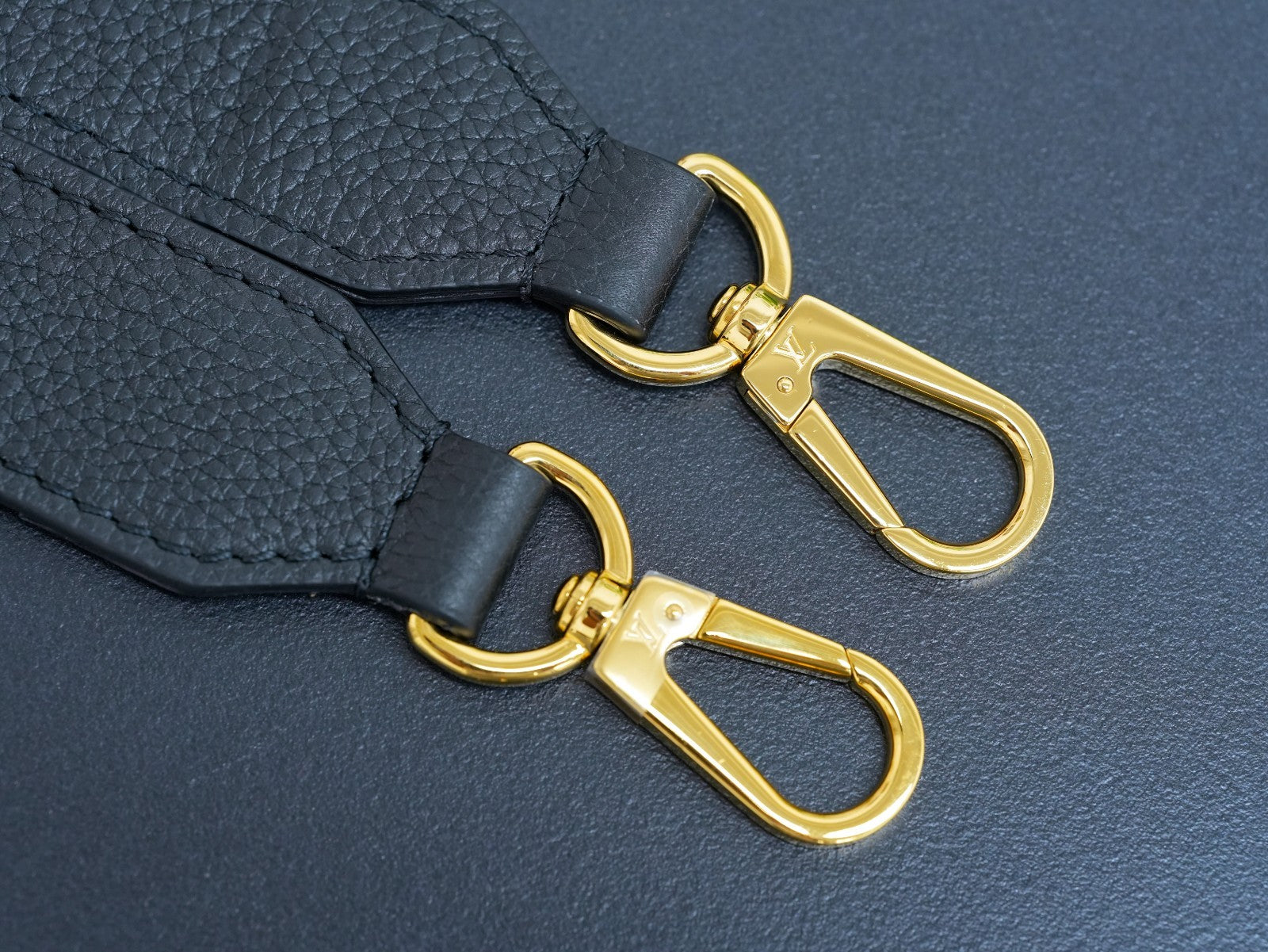 Louis Vuitton LOCK & GO  tote 2WAY Calfskin  Shoulder bag Women  M22311