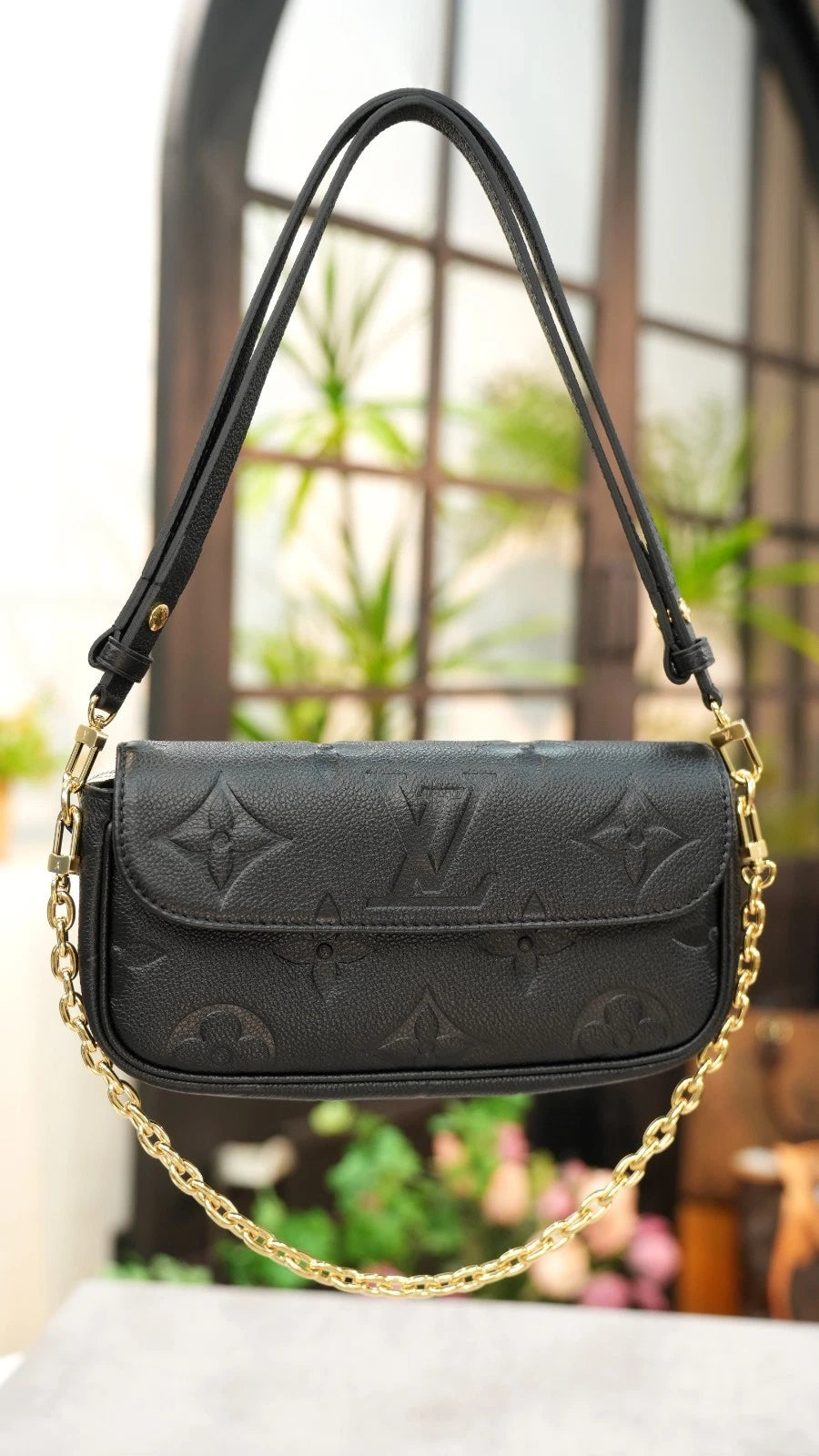 Louis Vuitton Ivy Chain Monogram Empreinte Black Gold Shoulder Bag Excellent