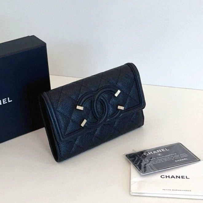 Chanel Vanity Black Silver Crossbody Chain Bag Excellent