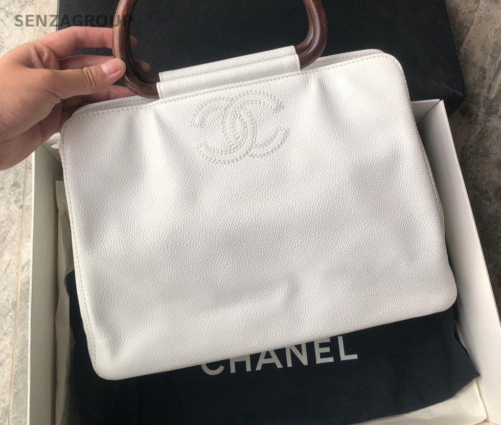 CHANEL Pear blossom wood handle Litchi peel handbag Women White