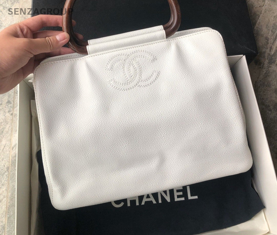 CHANEL Pear blossom wood handle Litchi peel handbag Women White