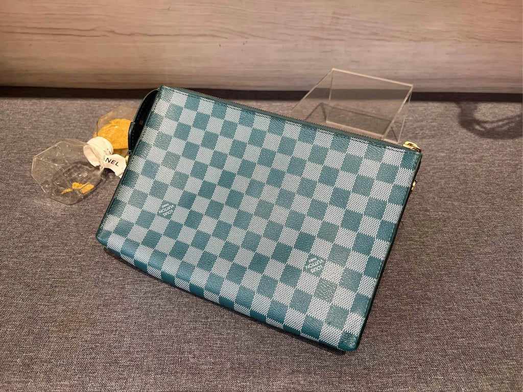Louis Vuitton Limited Green Damier Canvas 26 Toiletry Pouch Clutch Women