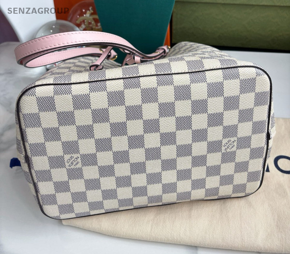 Louis Vuitton NeoNoe Damier Ebene Drastring Shoulder Handbag Women White