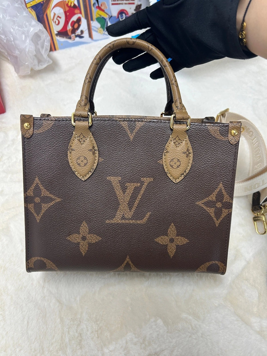 Louis Vuitton Onthego Monogram Canvas Small Crossbody Handbag