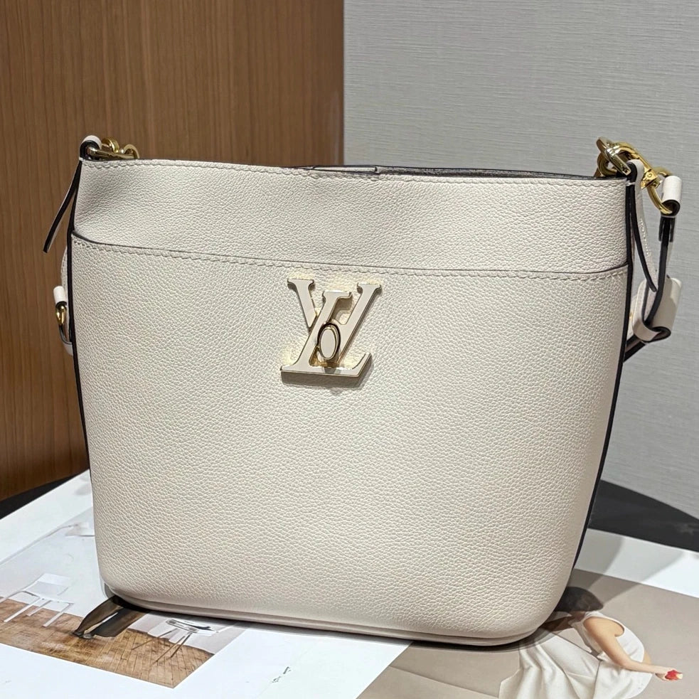 Chip Version Louis Vuitton Lock and Walk Calfskin White Bucket Shoulder Bag GHW