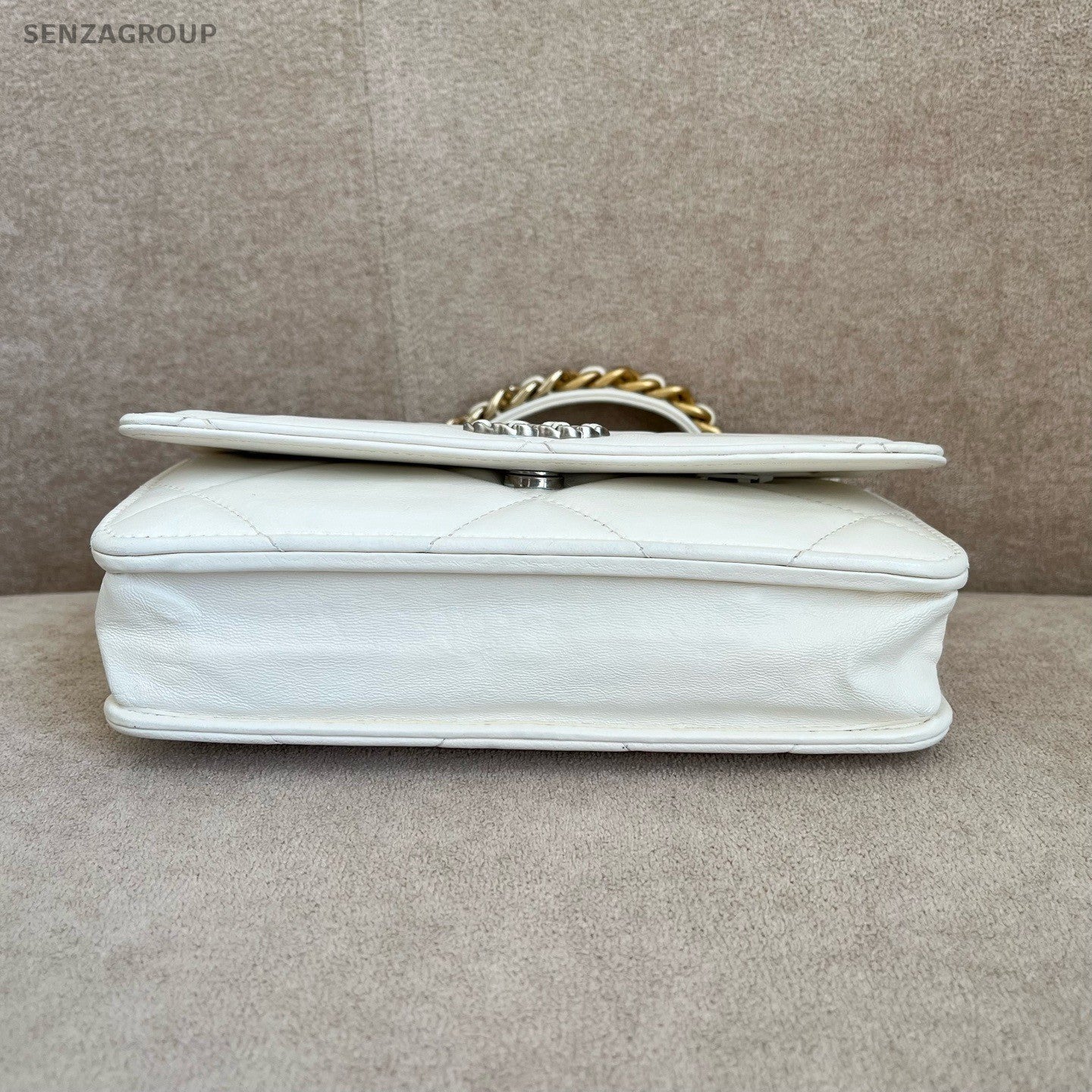 CHANEL 19bag Woc Chain Shoulder bag White Silver Women Chip Version