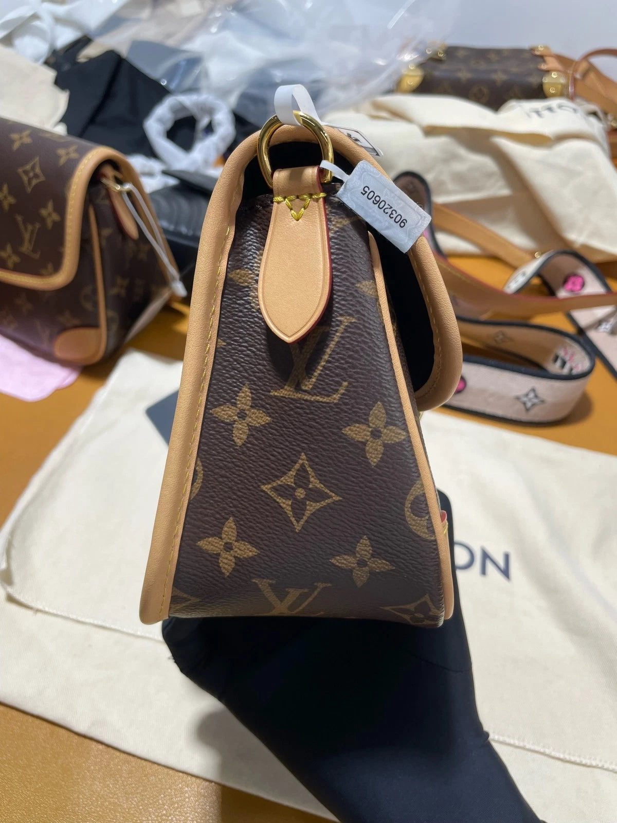 New Original Louis Vuitton Black Baguette Shoulder Bag For Women