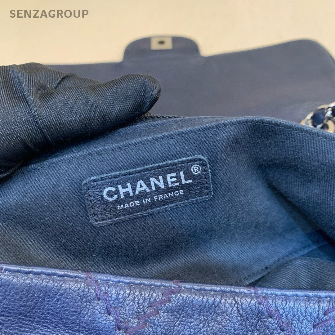 CHANEL Classic Diamond pattern Navy blue Shoulder bag Crossbody