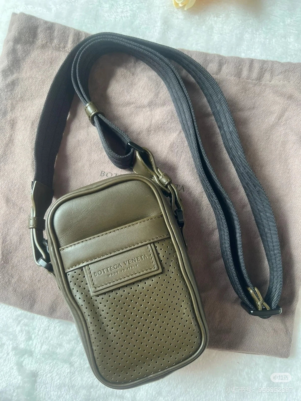 Bottega Veneta Leather Crossbody Chest Phone Bag For Women