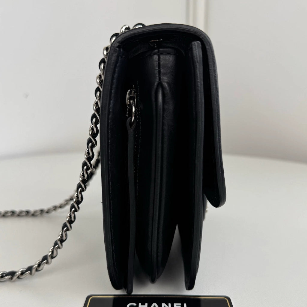 Chanel Diamond Calfskin Black Chain Shoulder Bag Crossbody Silver Hardware