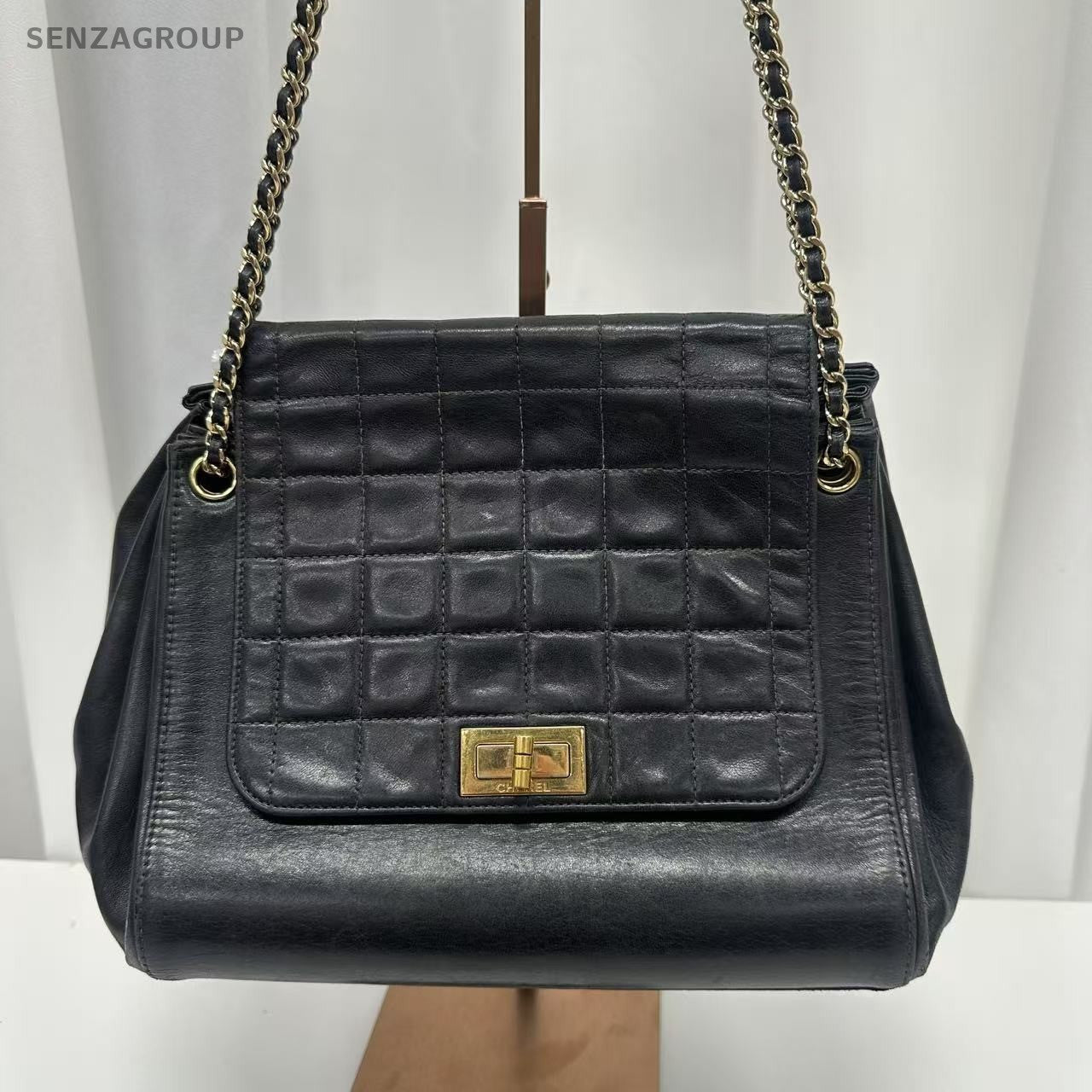 CHANEL Black gold 2.55 Leather Shoulder bag tote