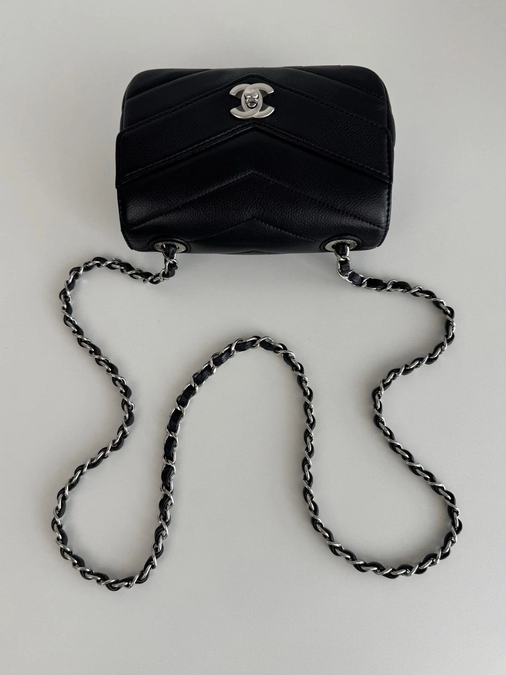 Chanel Chevron Calfskin Mini Chain Black Shoulder Bag Crossbody Silver Hardware