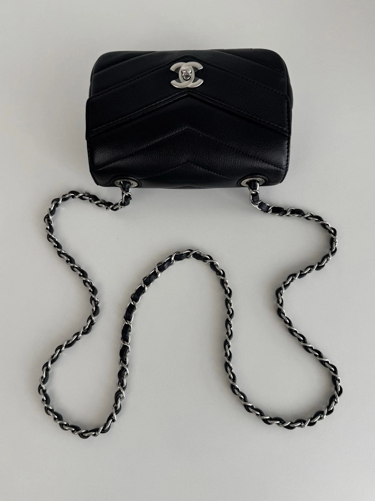 Chanel Chevron Calfskin Mini Chain Black Shoulder Bag Crossbody Silver Hardware