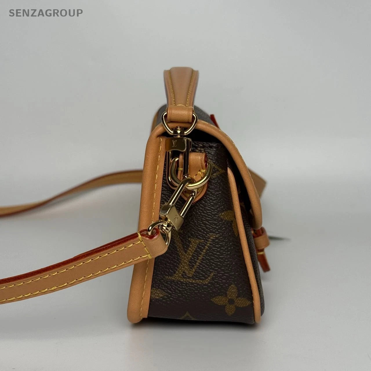 SJ0001 Louis Vuitton Diane nano bag U