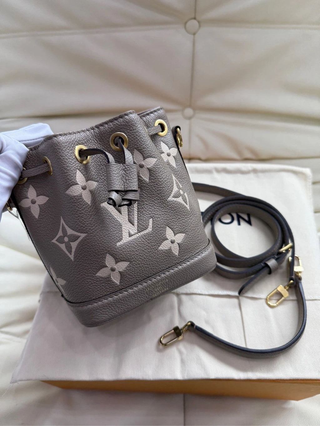 Louis Vuitton Noe Gray Shoulder Bag Excellent
