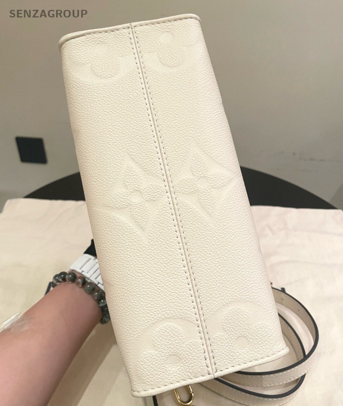 Louis Vuitton Onthego PM Tote Top Handle Bag Crossbody White Gold Women Classic