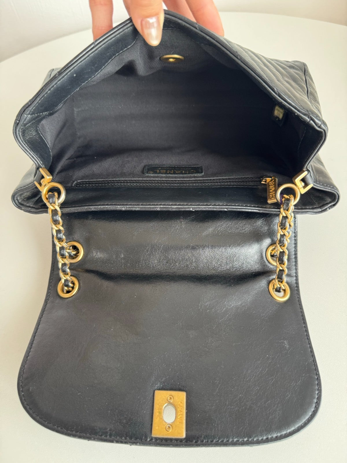 Chanel Chevron PM Chain Shoulder Bag Crossbody Black Gold Women Classic Fashion