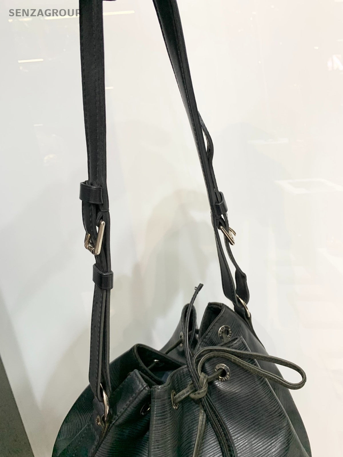 Louis Vuitton Vintage Bucket Drawstring Epi Leather Shoulder bag Black Women
