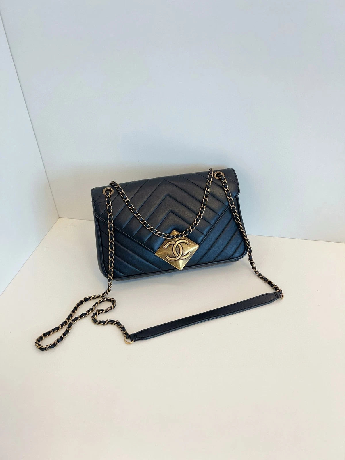 CHANEL Black Gold V-stitch Double C Flap Chain Bag For Women