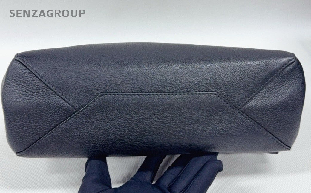 Louis Vuitton lock me MM All-Leather Shoulder Crossbody Bag Women Black