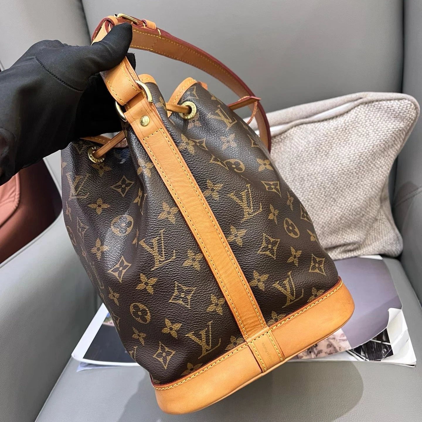 Louis Vuitton Noe MM Bucket Shoulder Crossbody Brown Gold Women Classic
