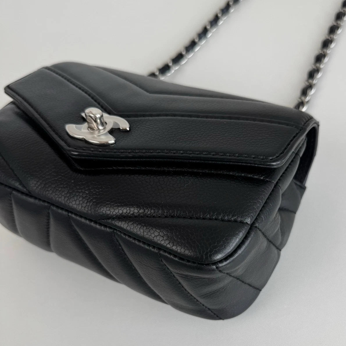 Chanel Chevron Calfskin Mini Chain Black Shoulder Bag Crossbody Silver Hardware