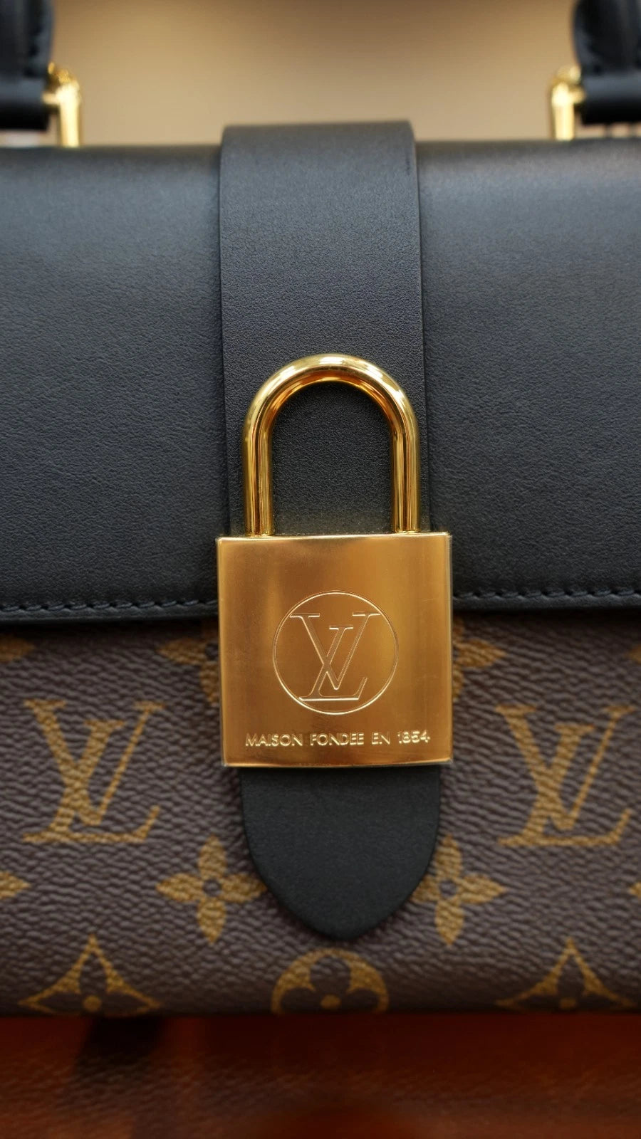 Louis Vuitton Monogram Locky BB Crossbody Handbag Chip Version Excellent
