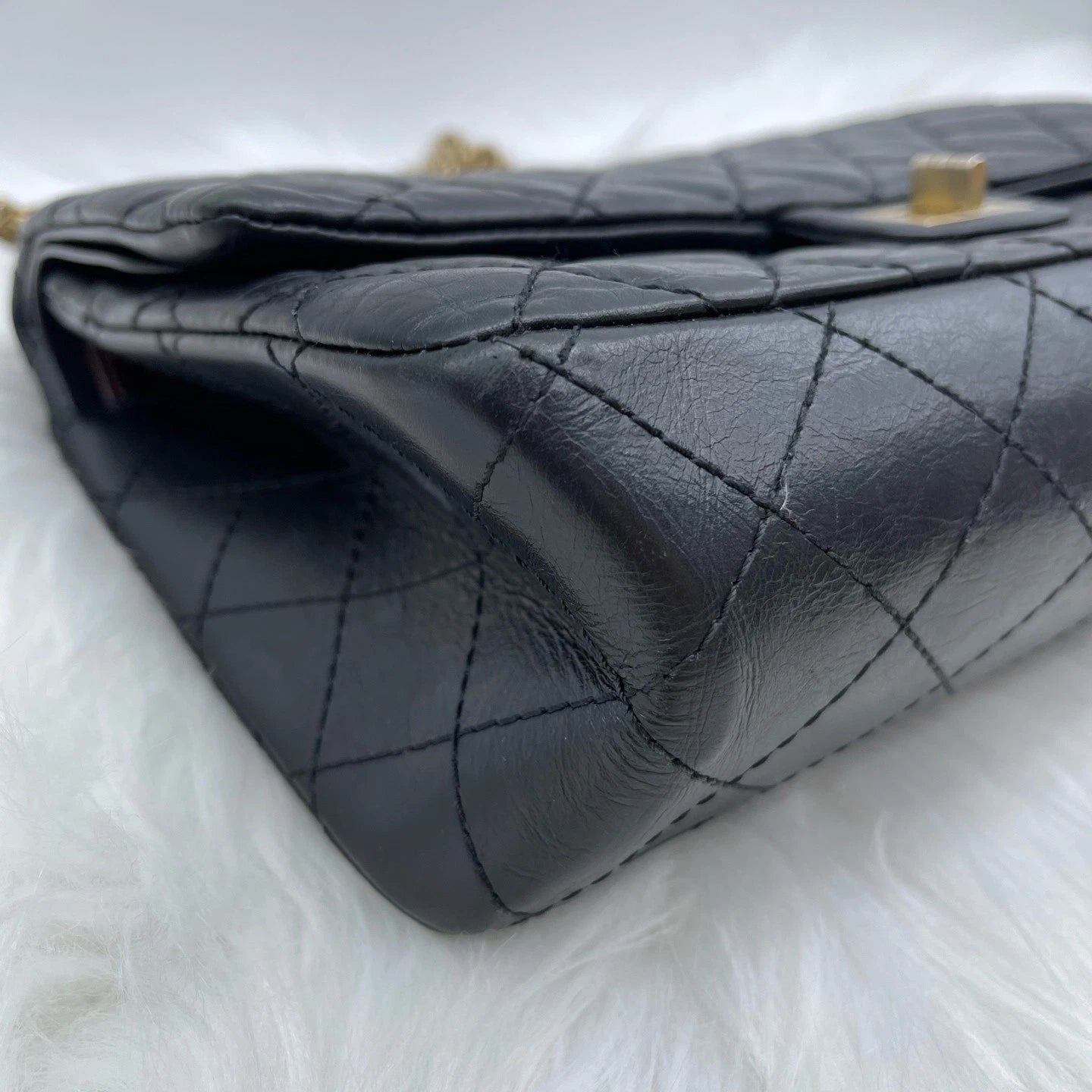 CHANEL Pre-owned Black Gold Chain Shoulder Crossbody Bag For Women