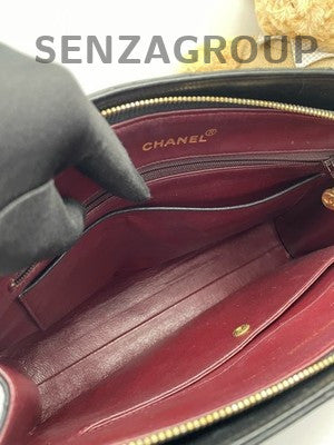 Chanel Quilted Chain Shoulder Bag Black Gold Vintage Classic Women