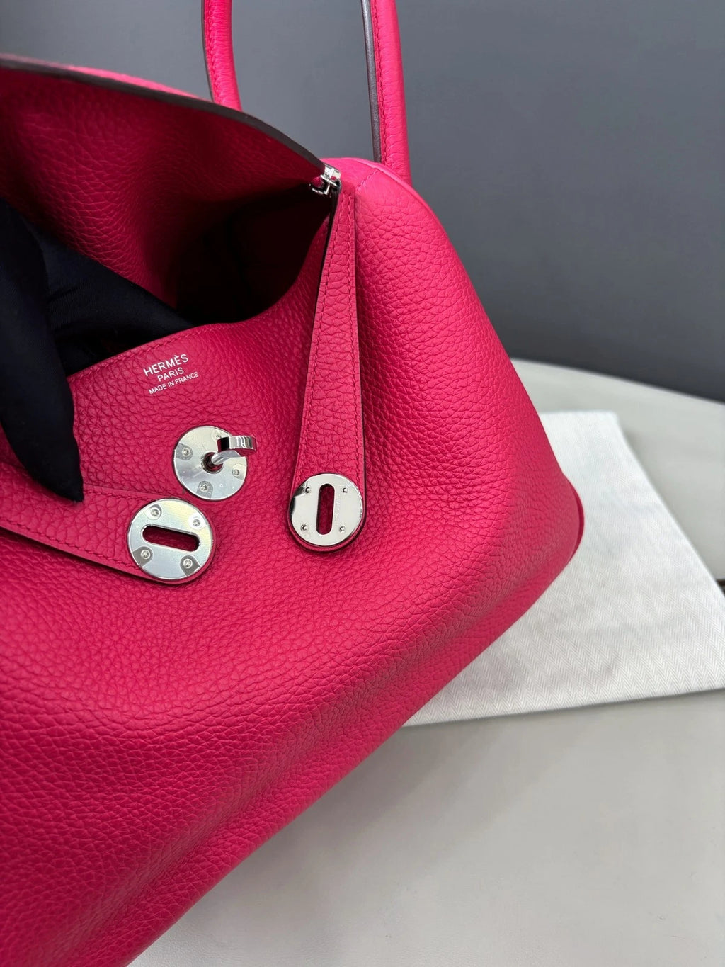 Hermès Lindy 30 TC Leather Top Handle Crossbody Bag Carry Rose Extreme Pink