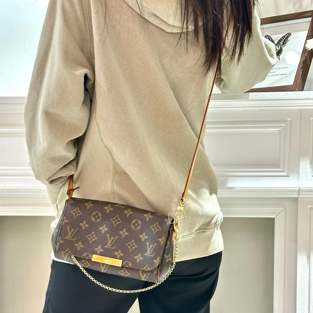Louis Vuitton Favorite Monogram Canvas Shoulder Bag Crossbody Excellent