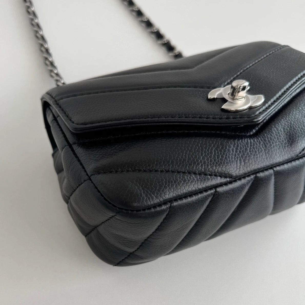 Chanel Chevron Calfskin Mini Chain Black Shoulder Bag Crossbody Silver Hardware