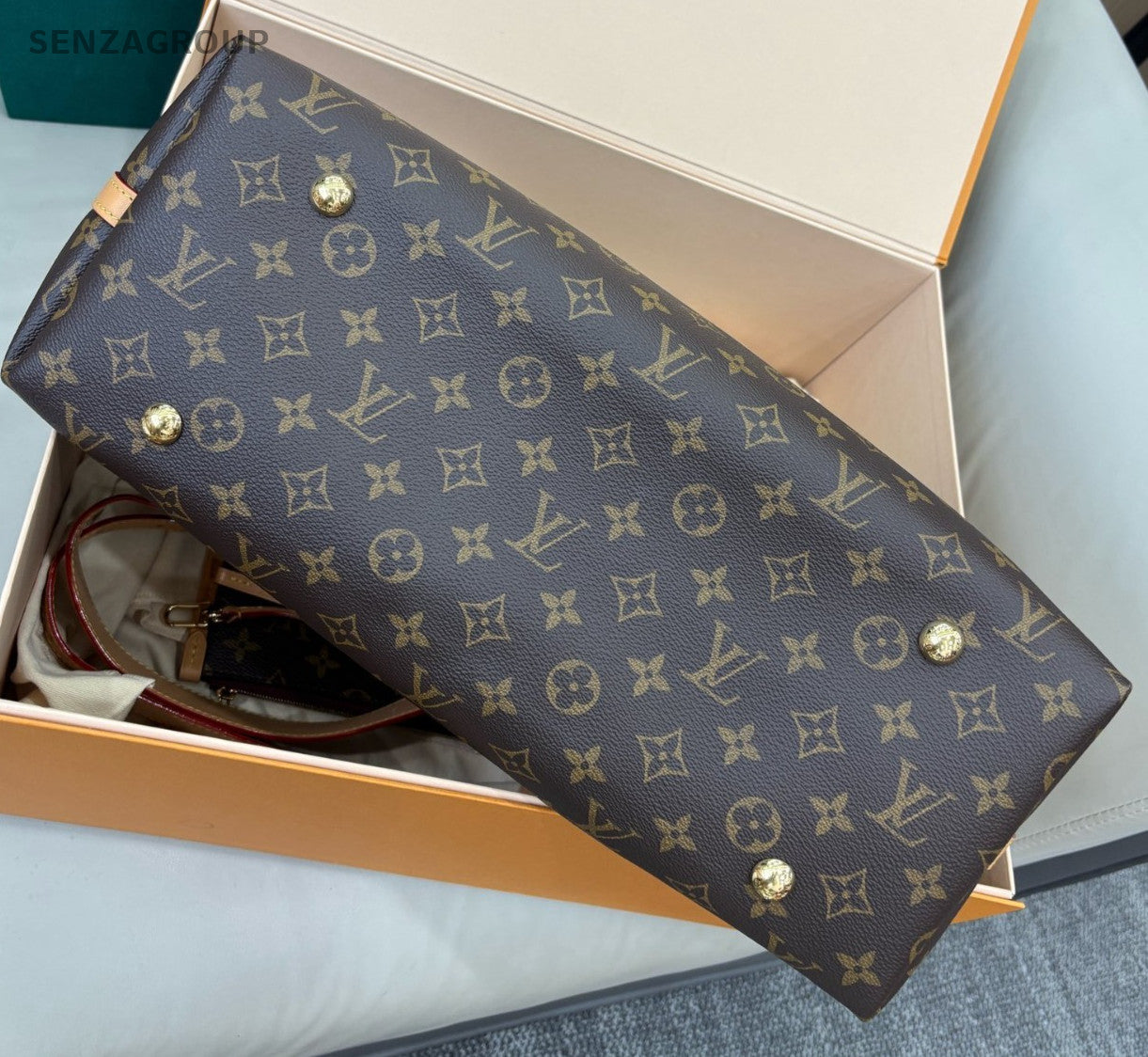 Louis Vuitton Carryall MM Monogram Shoulder Bag Brown Gold Women Classic