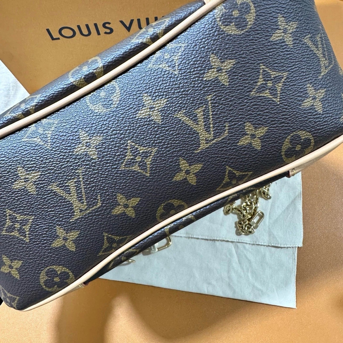 New Louis Vuitton Canvas Women's Crossbody Shoulder Bag