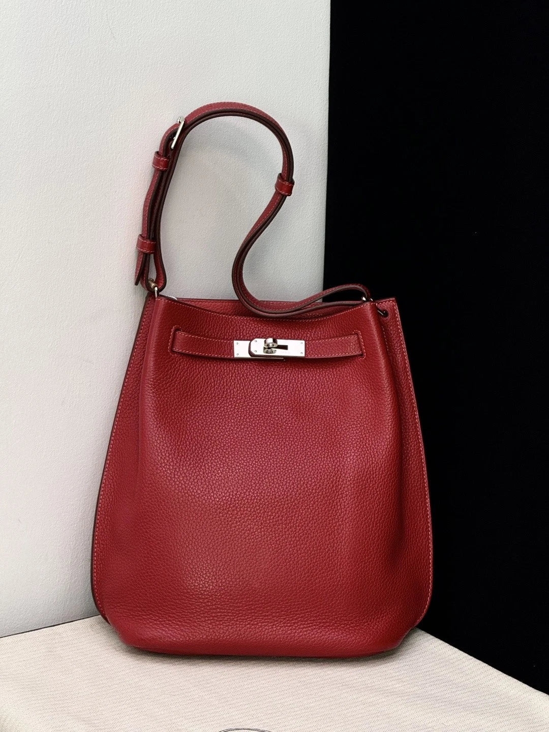 Good Condition Hermes So Kelly22 Shoulder Bag Red Silver Hardware