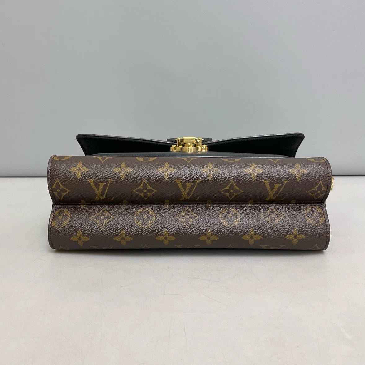 Authentic Louis Vuitton Victoire Chain Monogram Shoulder Bag Brown GHW