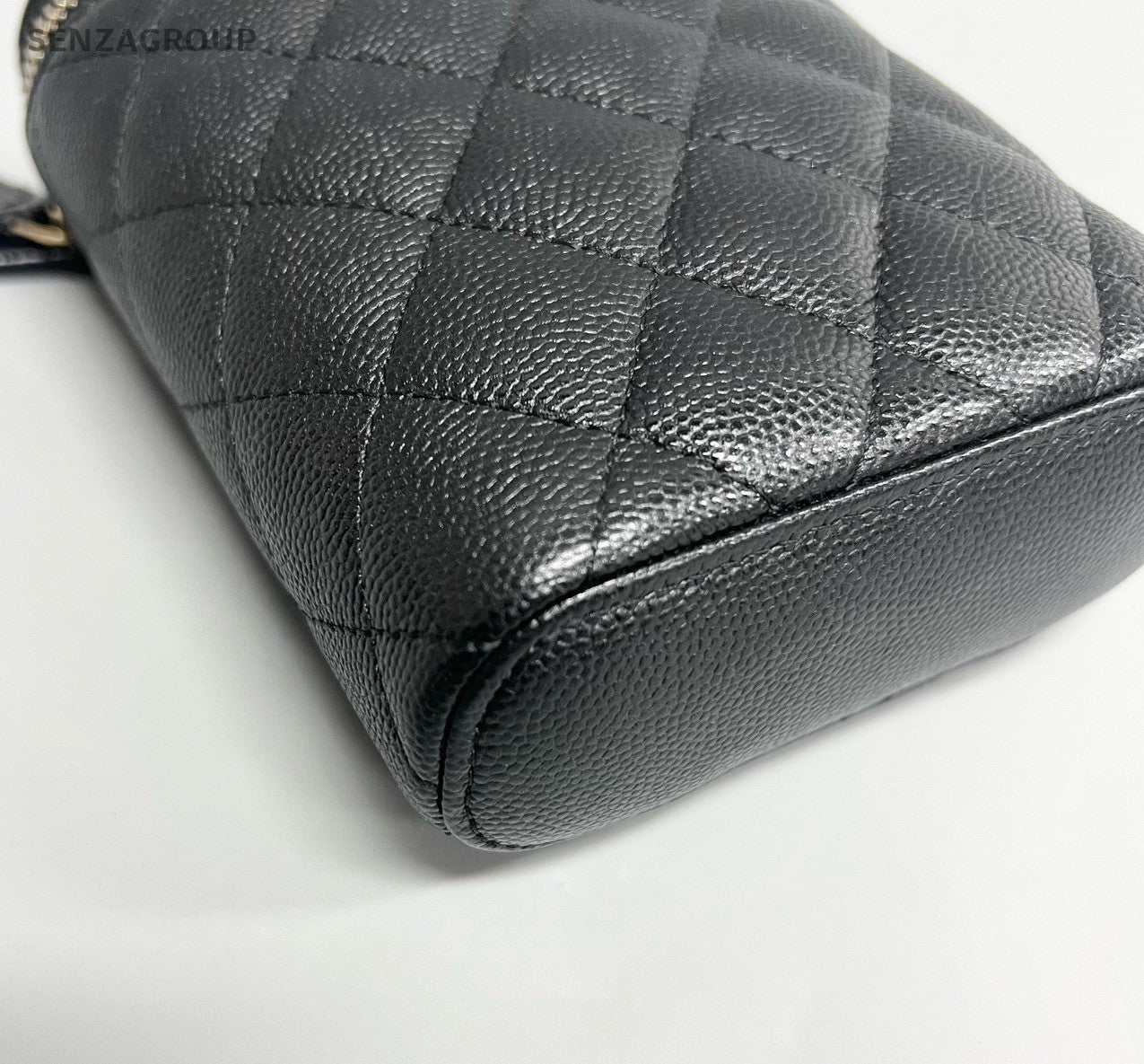 Chanel Calfskin Diamond Chain Shoulder Bag Crossbody Black Gold Used Women