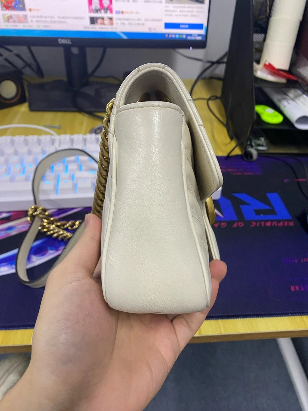 GUCCI GG Marmont22 White Gold Hardware Shoulder Bag For Women