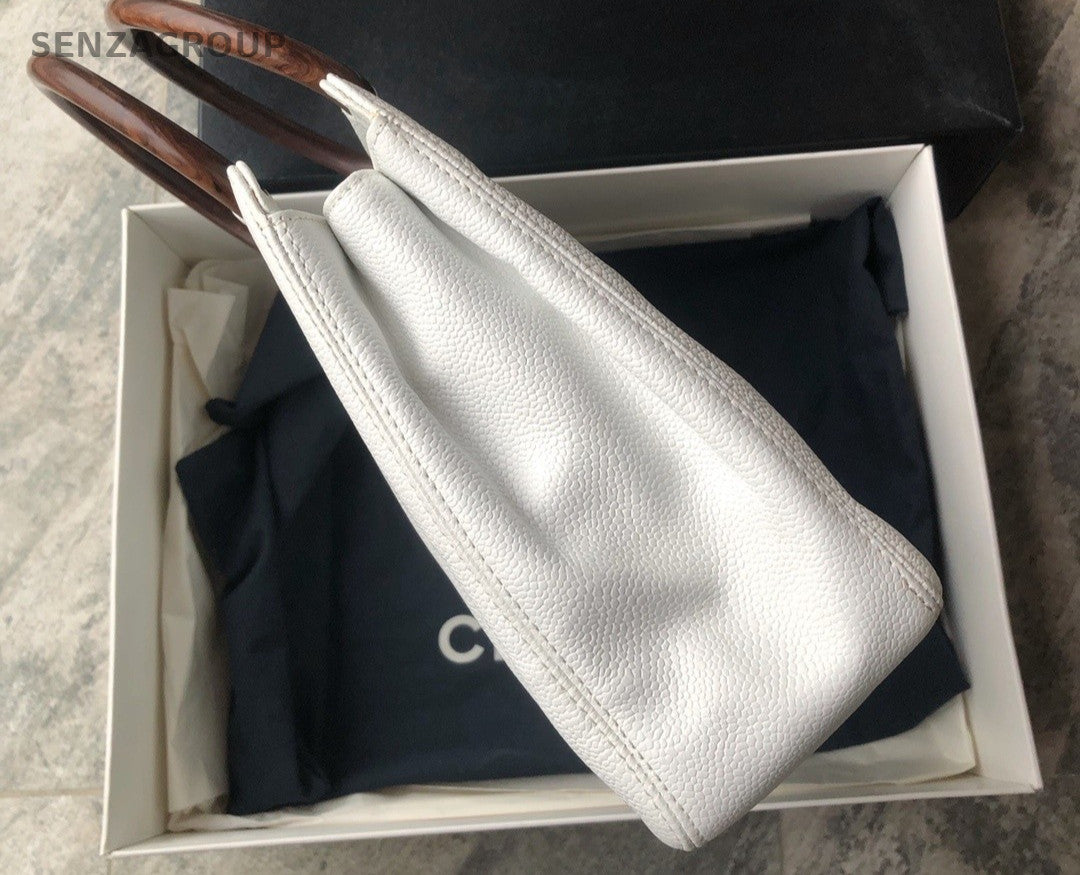 CHANEL Pear blossom wood handle Litchi peel handbag Women White