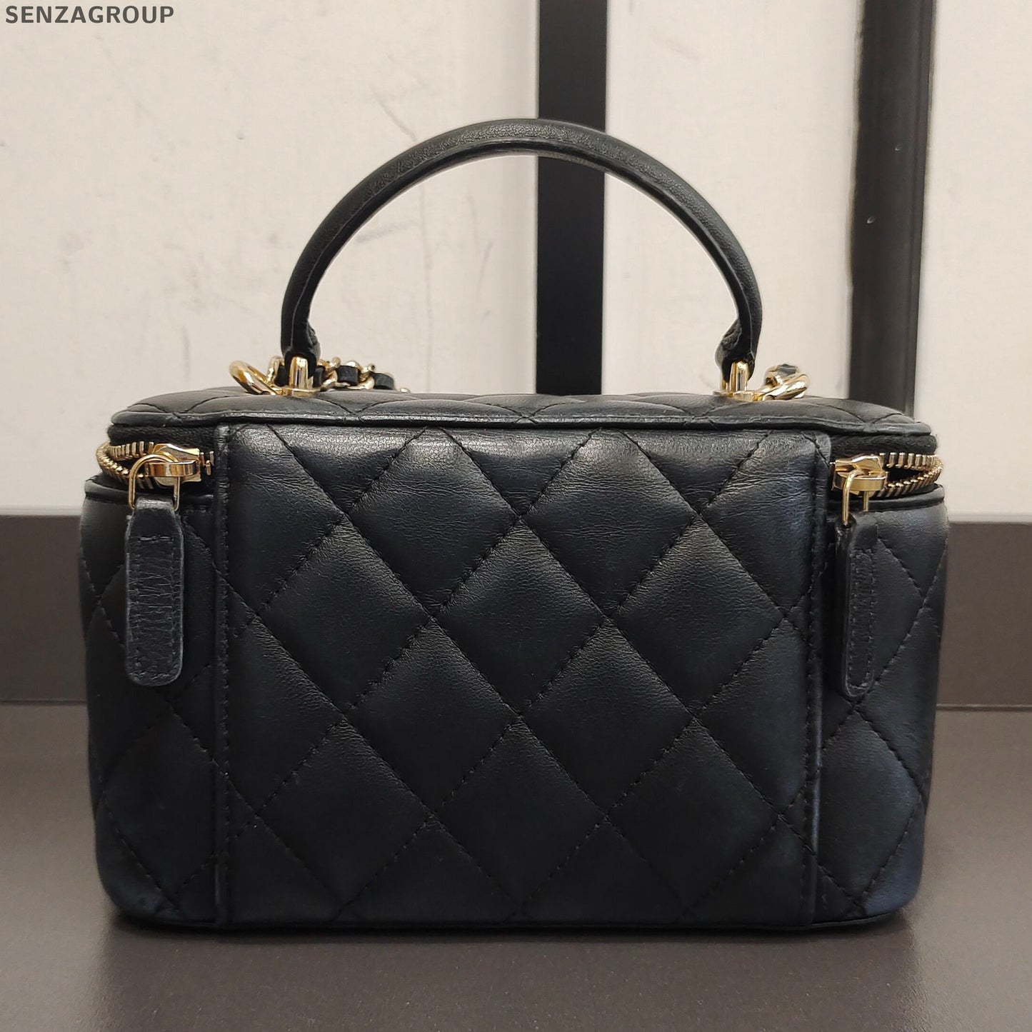 Chanel Classic Black Gold Quilted Vanity Case Chain Crossbody Shoulder Bag