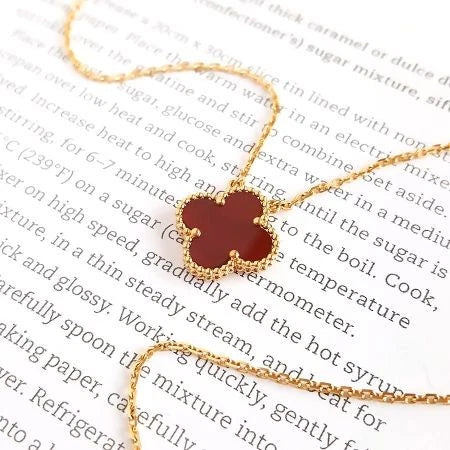 Van Cleef &amp; Arpels Vintage Alhambra Carnelian Pendant Necklace Yellow Gold 18k