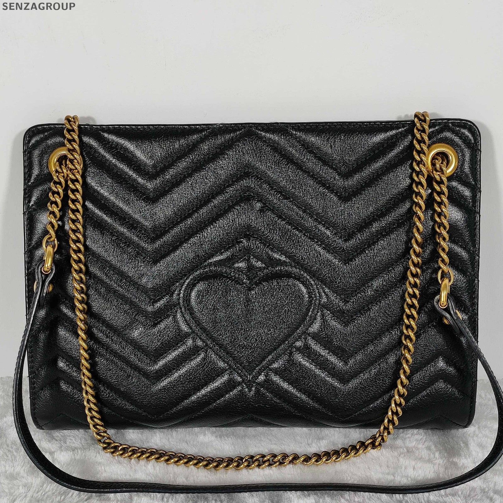 Gucci Marmont Matelassé Chain Shoulder Bag in Black Gold